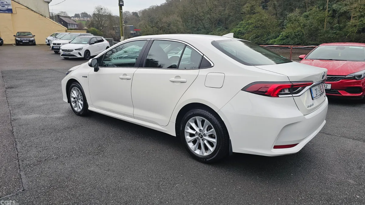 Toyota Corolla Saloon, Petrol Hybrid, 2020, White