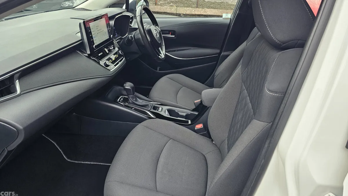 Toyota Corolla Saloon, Petrol Hybrid, 2020, White