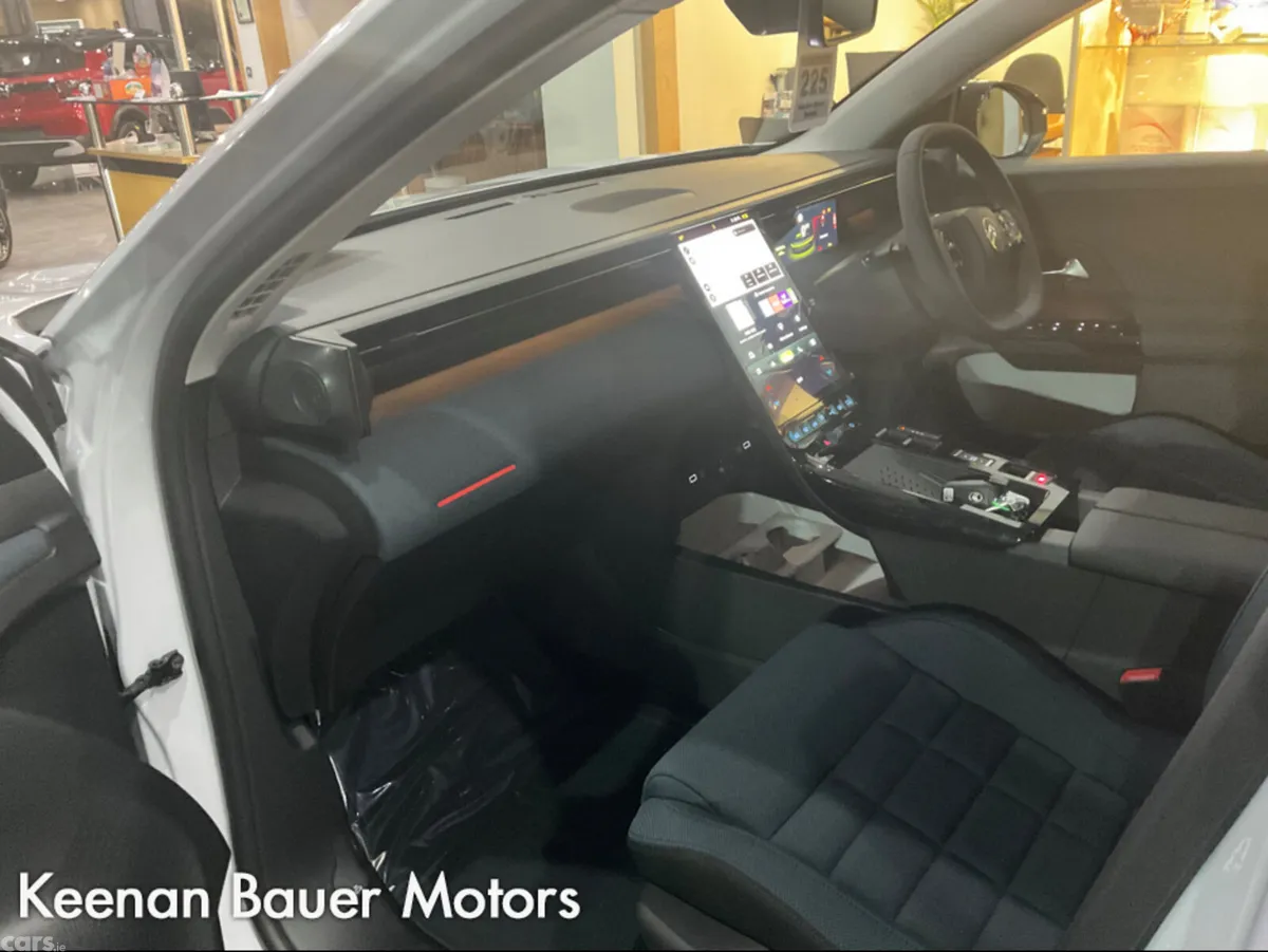 Citroen C5 Aircross SUV, Electric, 2026, White