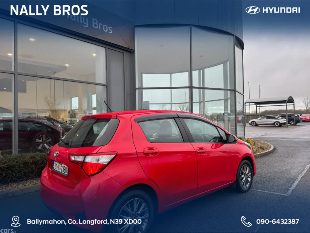 Toyota Yaris Hatchback, Petrol, 2019, Red