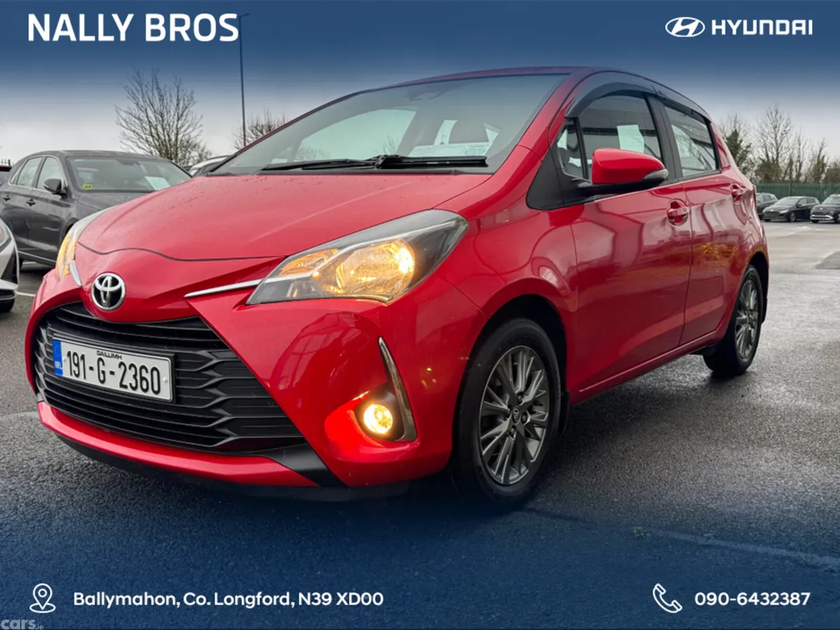 Toyota Yaris Hatchback, Petrol, 2019, Red