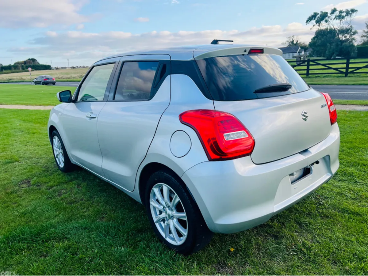 Suzuki Swift Hatchback, Petrol, 2019, Silver