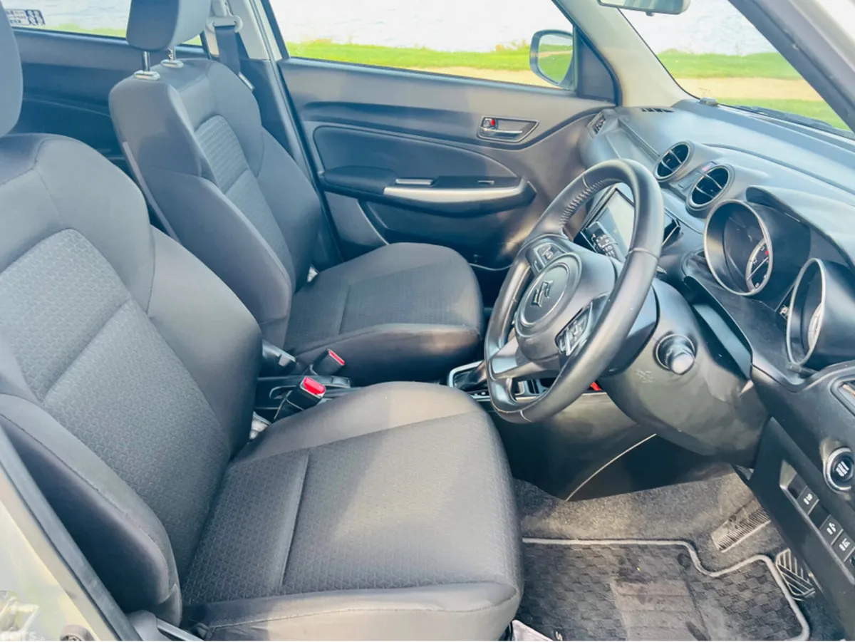 Suzuki Swift Hatchback, Petrol, 2019, Silver