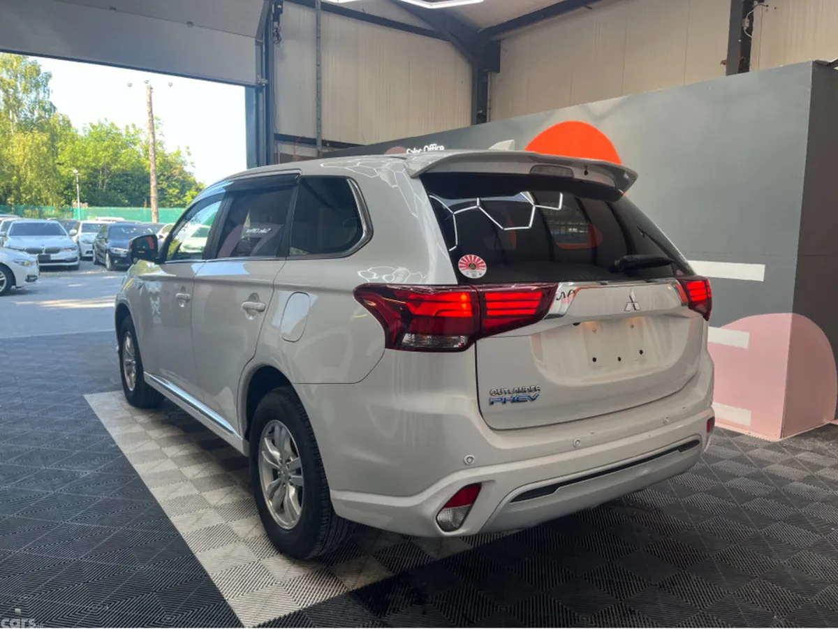 Mitsubishi Outlander SUV, Petrol Plug-in Hybrid, 2020, White