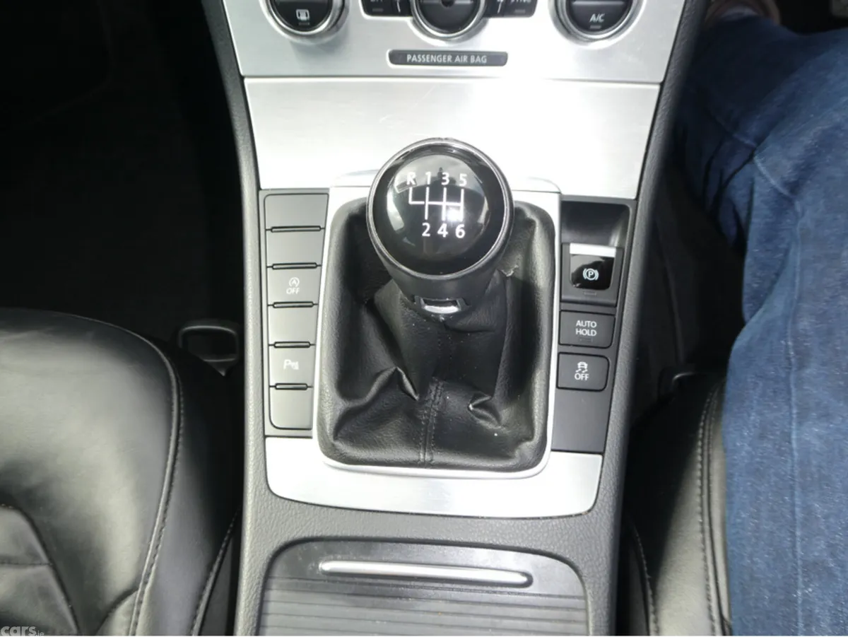 Volkswagen Passat Saloon, Diesel, 2013, Silver