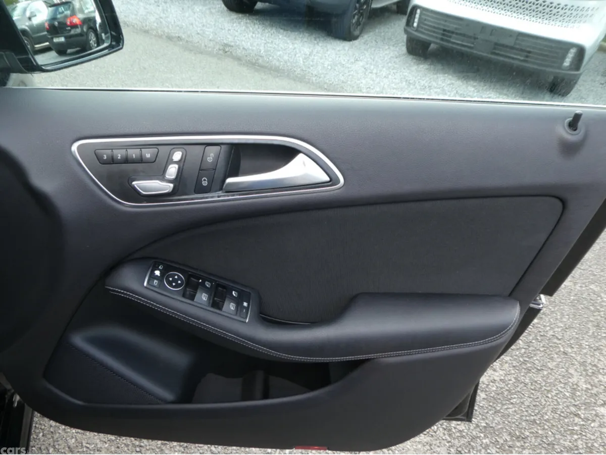 Mercedes-Benz B-Class Hatchback, Petrol, 2016, Black