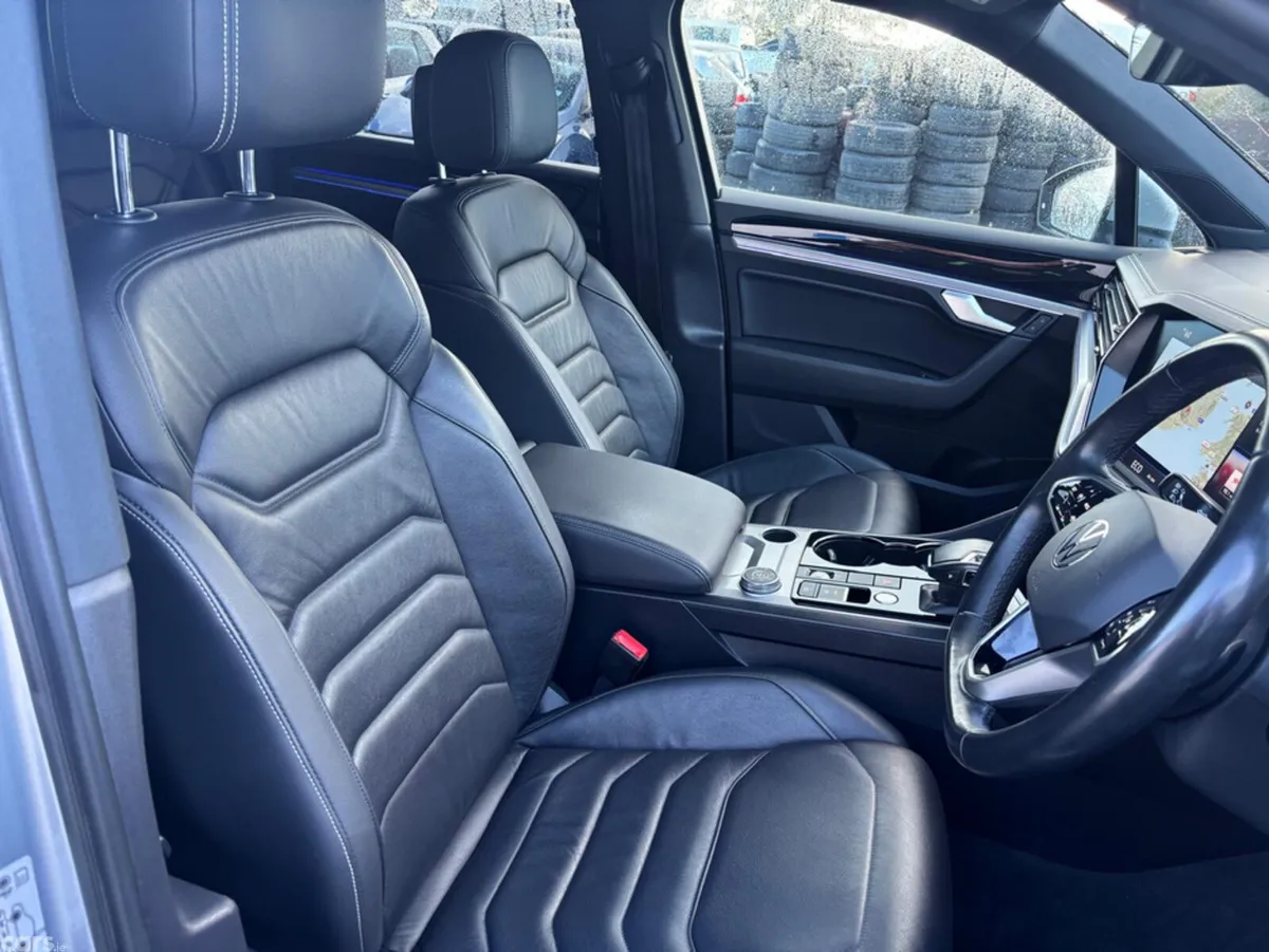 Volkswagen Touareg SUV, Petrol Plug-in Hybrid, 2022, Grey