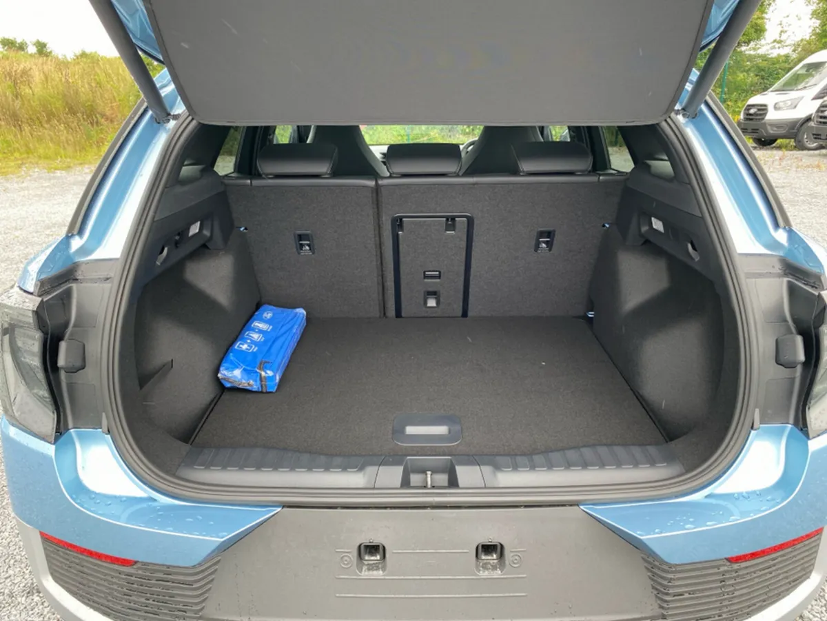 Ford Explorer SUV, Electric, 2026, Blue