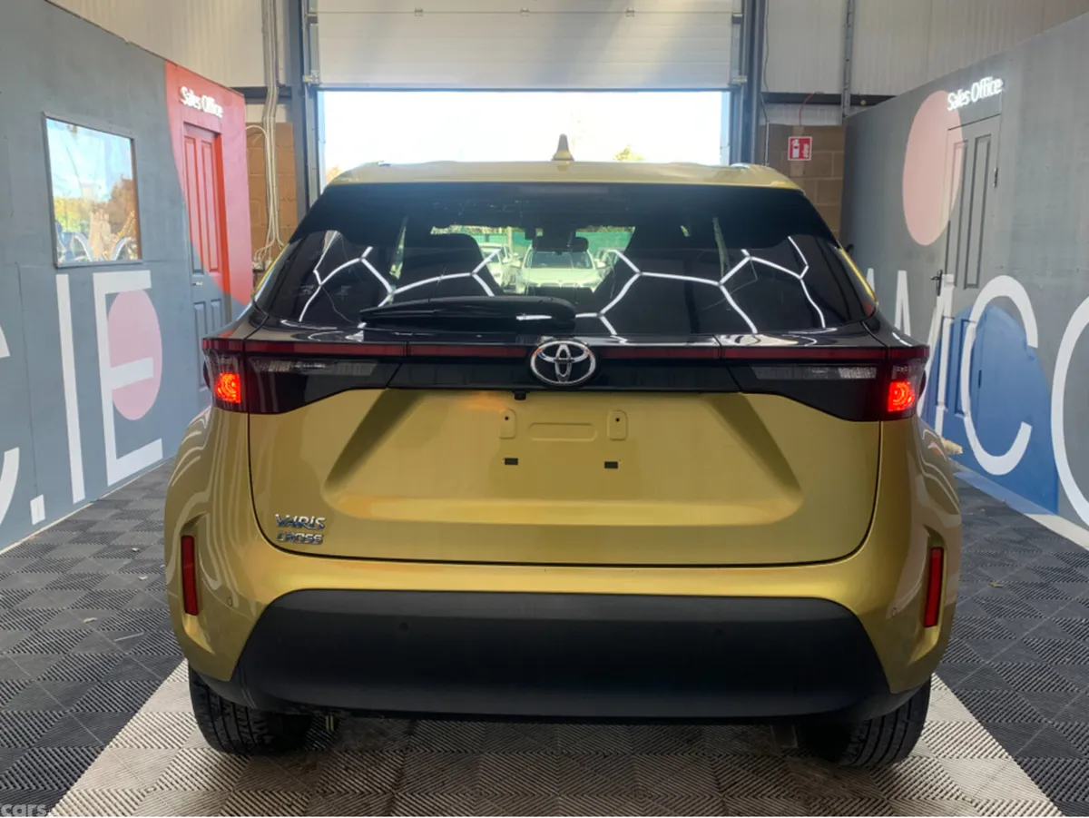 Toyota Yaris Cross SUV, Petrol, 2021, Gold