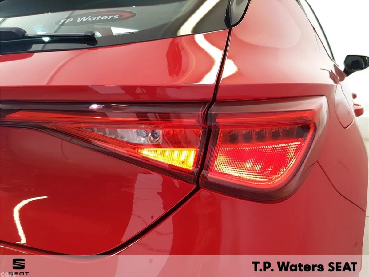 SEAT Leon Hatchback, Petrol, 2022, Red