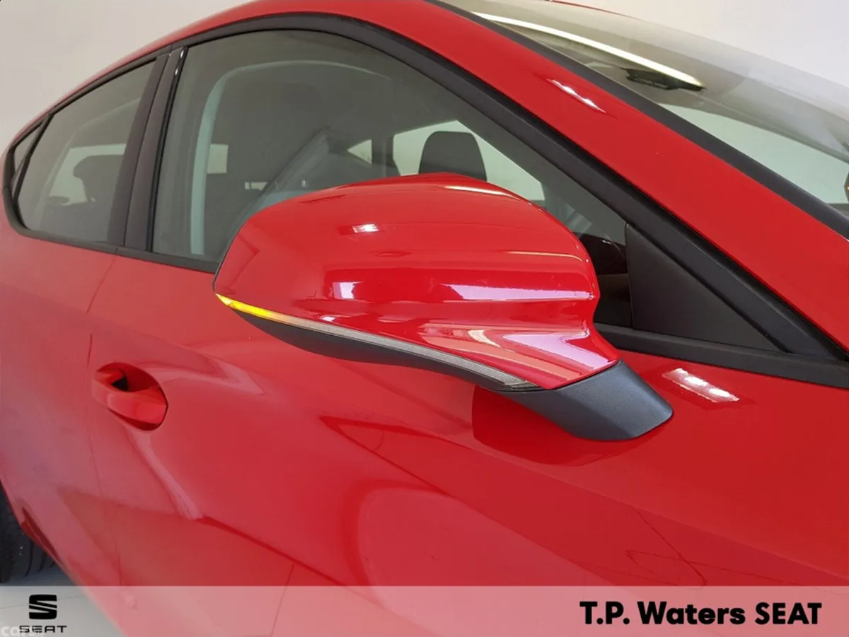 SEAT Leon Hatchback, Petrol, 2022, Red