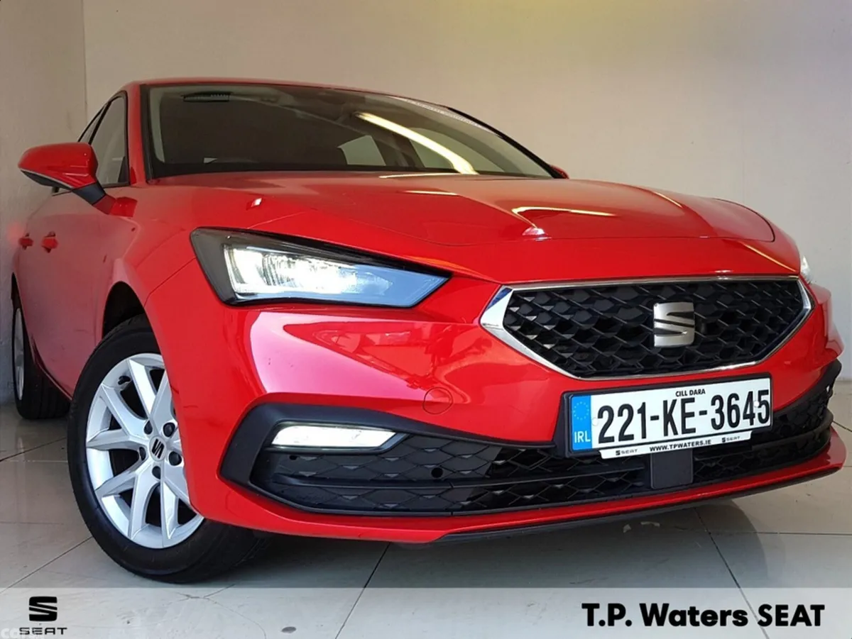 SEAT Leon Hatchback, Petrol, 2022, Red