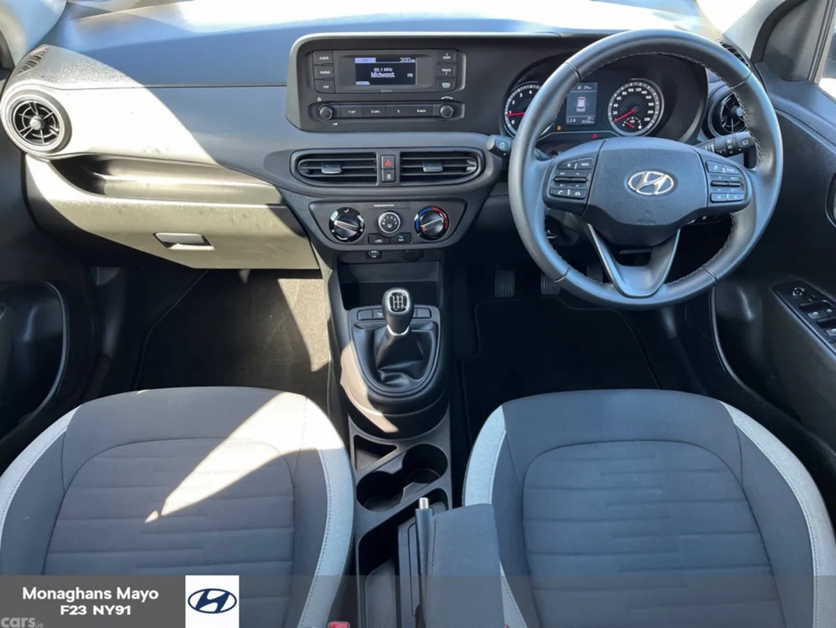 Hyundai i10 Hatchback, Petrol, 2022, White