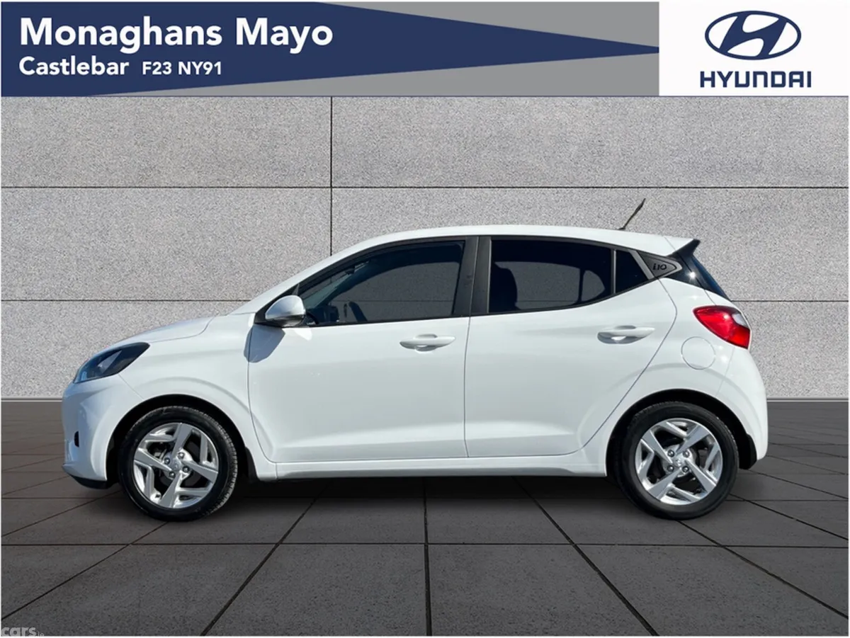 Hyundai i10 Hatchback, Petrol, 2022, White