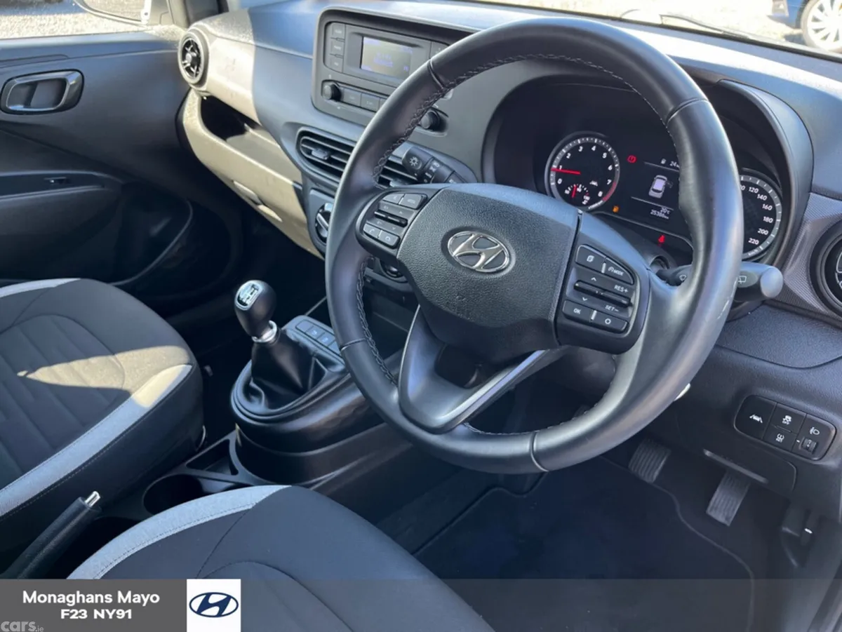 Hyundai i10 Hatchback, Petrol, 2022, White