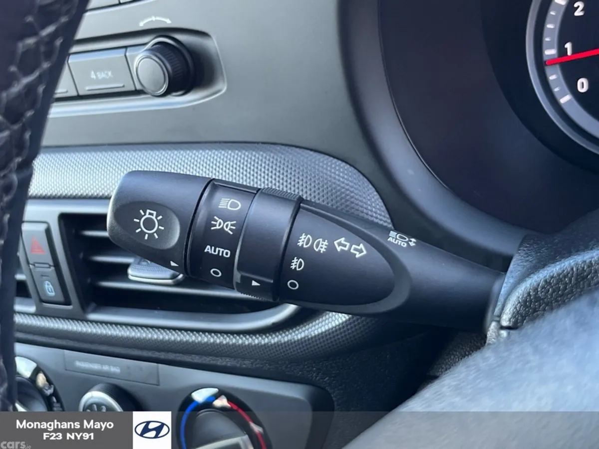 Hyundai i10 Hatchback, Petrol, 2022, White