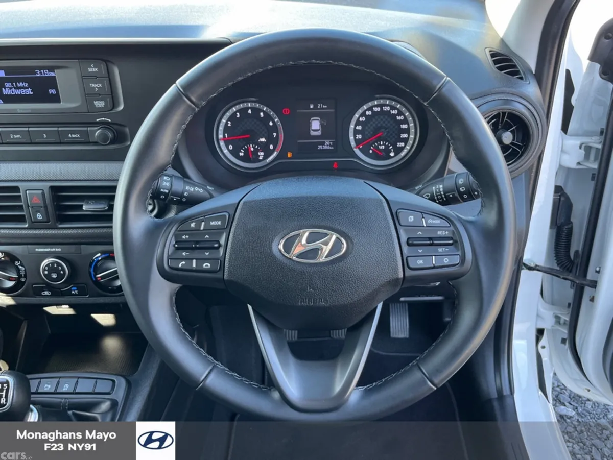 Hyundai i10 Hatchback, Petrol, 2022, White