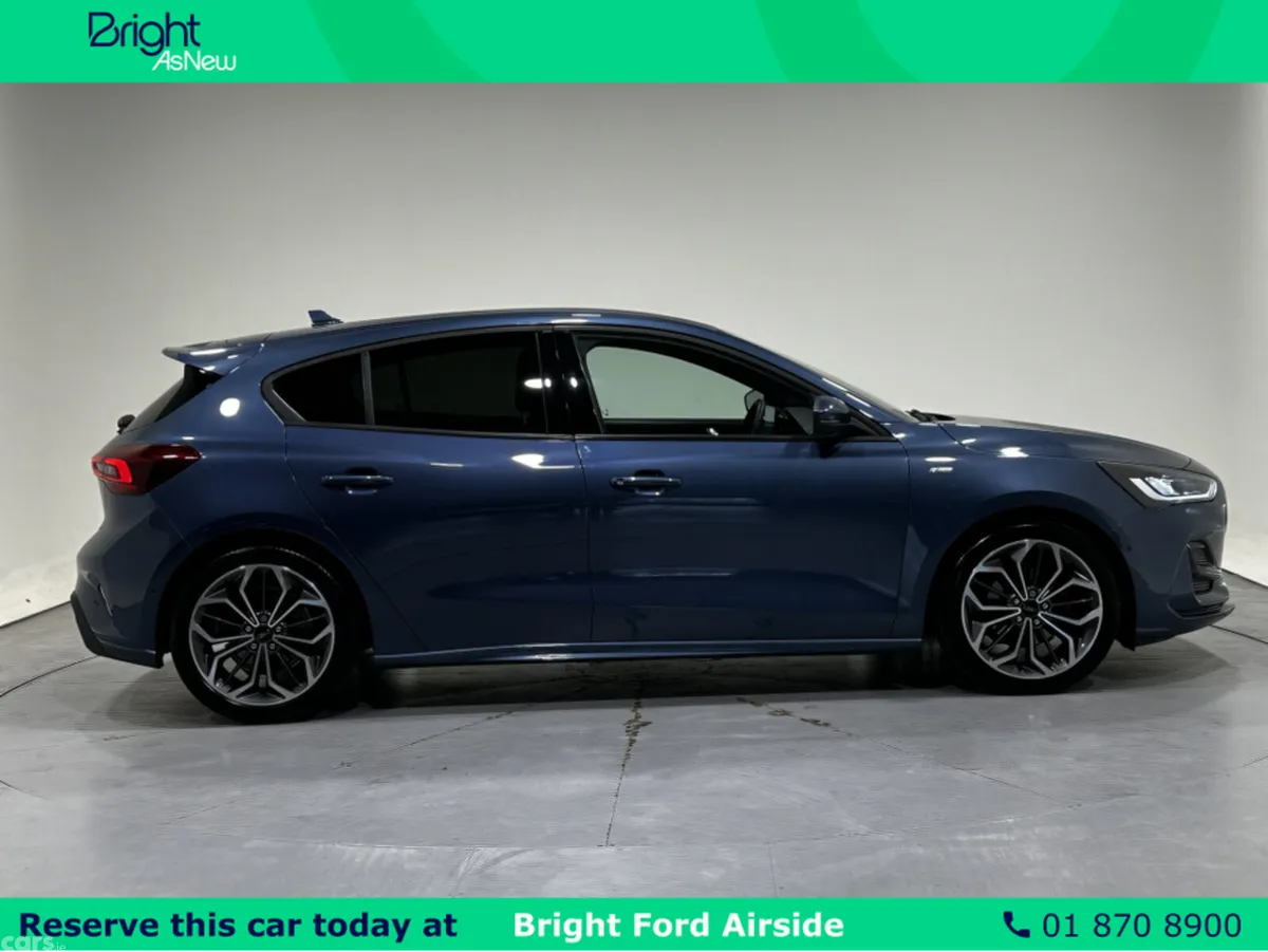 Ford Focus Hatchback, Petrol Hybrid, 2023, Blue