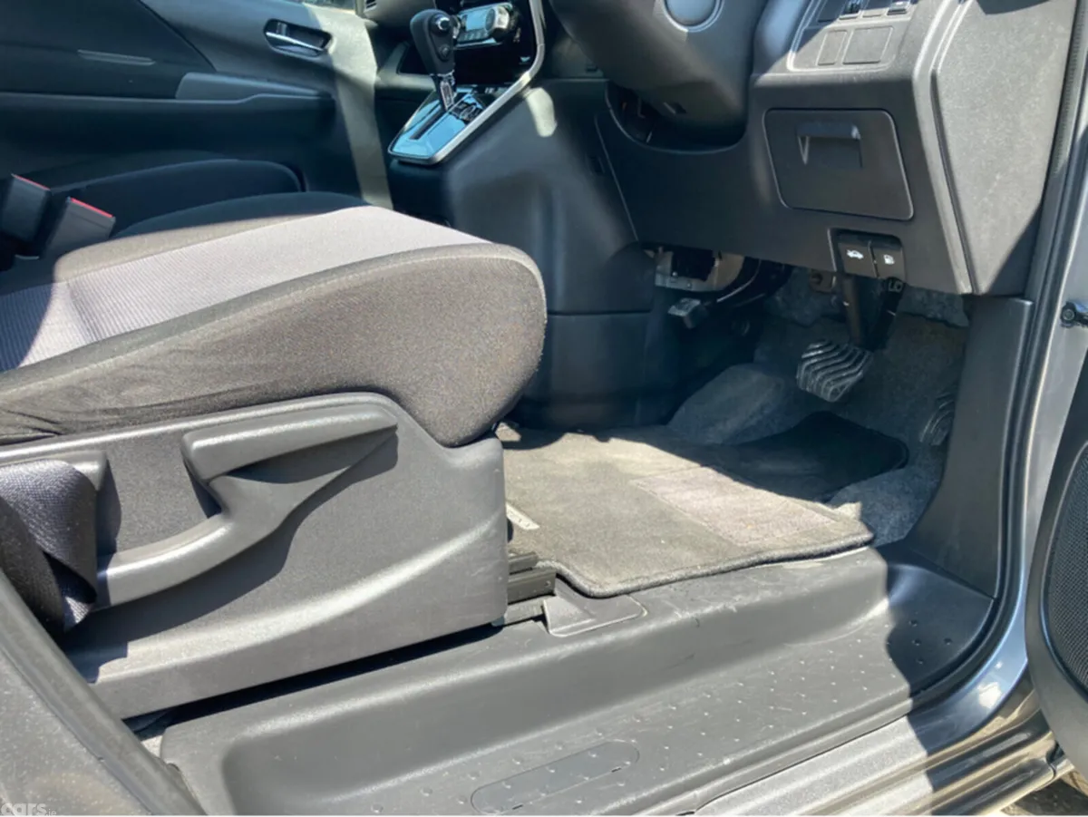 Nissan Serena Hatchback, Petrol Hybrid, 2020, Grey