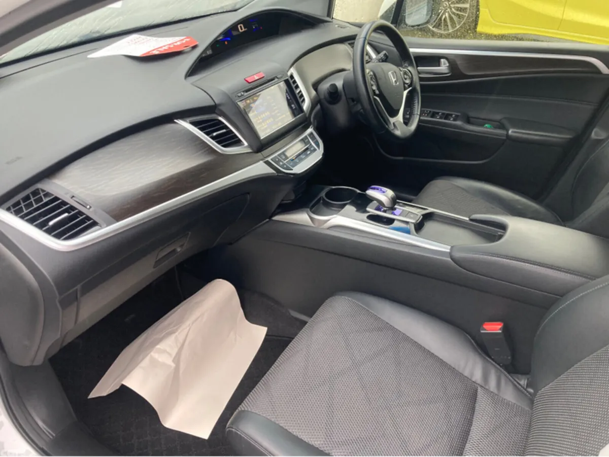 Honda Jade Estate, Petrol Hybrid, 2017, White