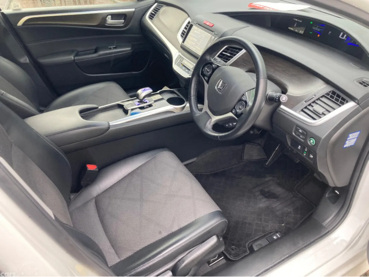 Honda Jade Estate, Petrol Hybrid, 2017, White