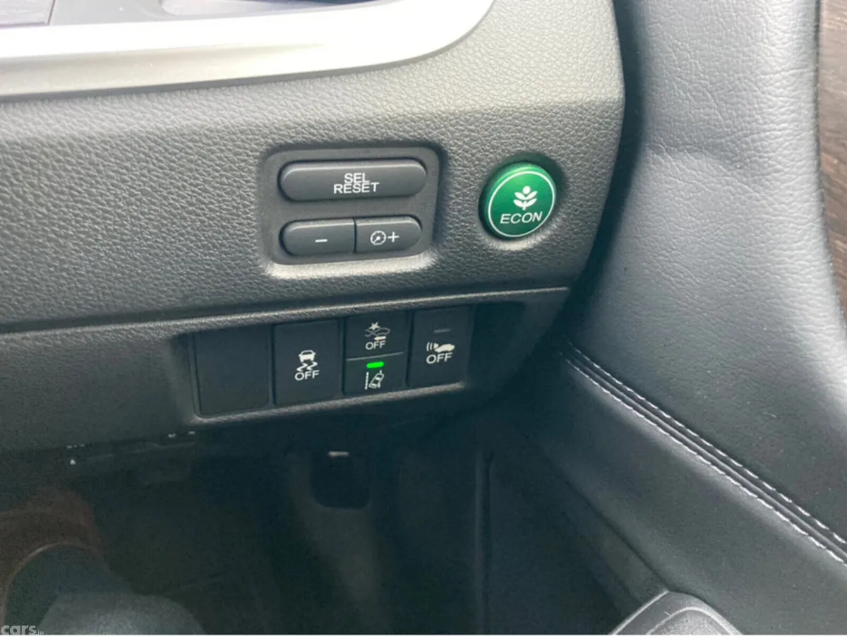 Honda Jade Estate, Petrol Hybrid, 2017, White