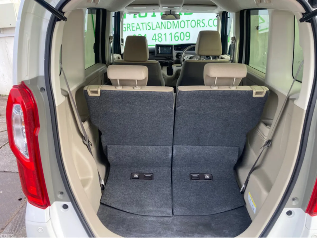 Honda Fit Hatchback, Petrol, 2018, White