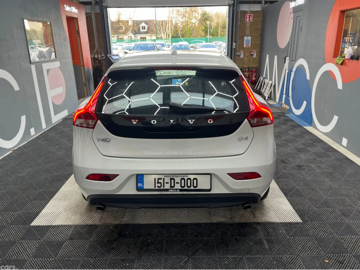 Volvo V40 Hatchback, Diesel, 2015, White