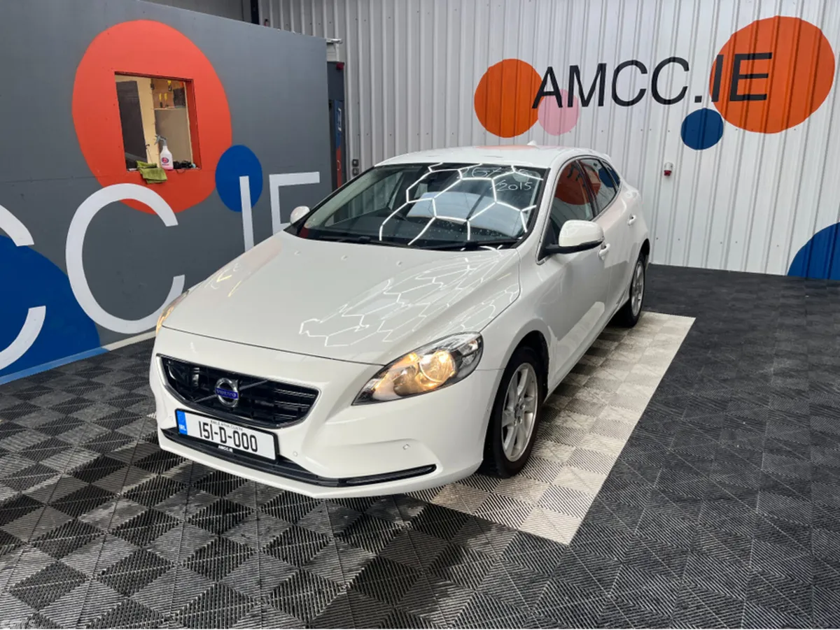 Volvo V40 Hatchback, Diesel, 2015, White