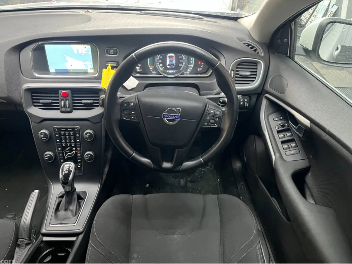 Volvo V40 Hatchback, Diesel, 2015, White