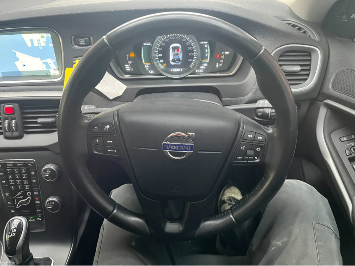 Volvo V40 Hatchback, Diesel, 2015, White