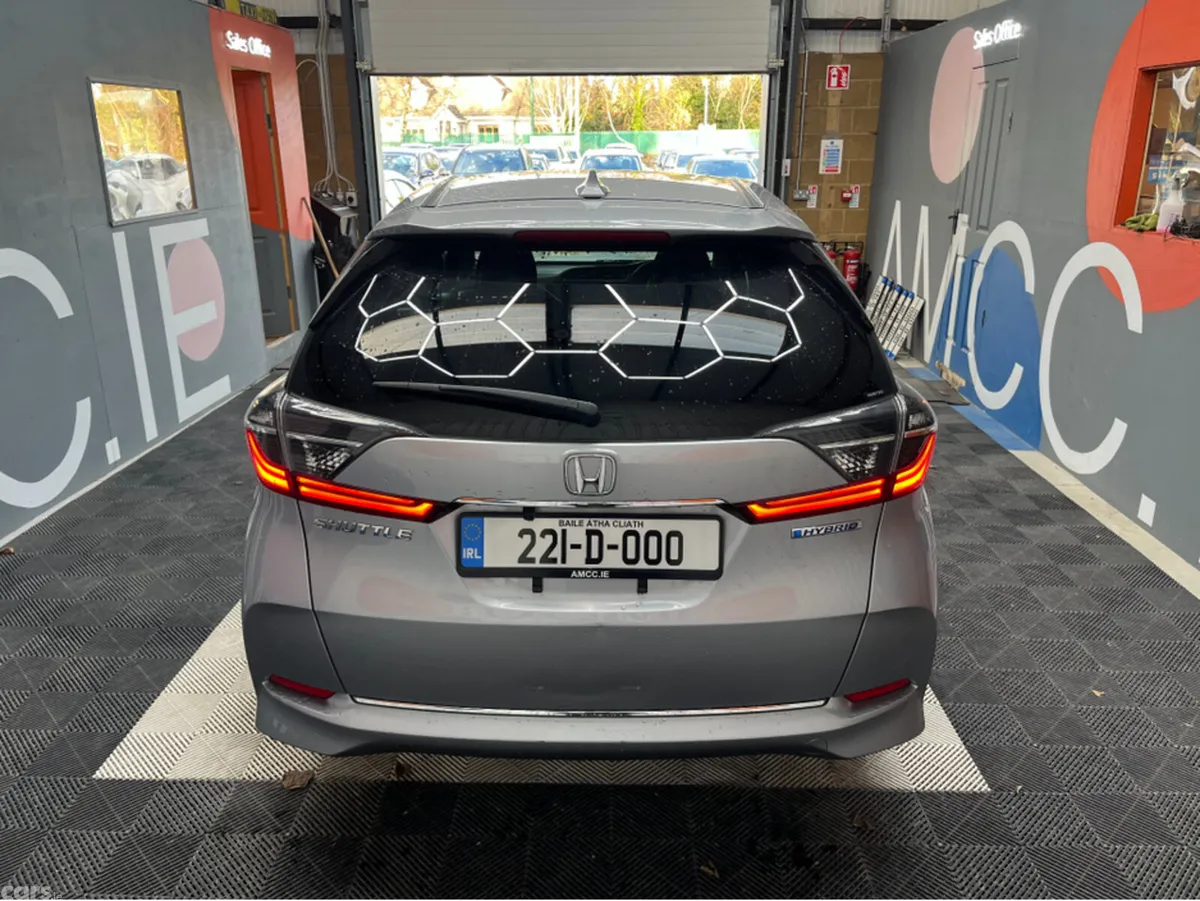 Honda Shuttle MPV, Petrol Hybrid, 2022, Silver
