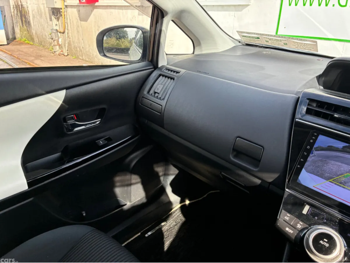 Toyota Prius Estate, Petrol Hybrid, 2018, White