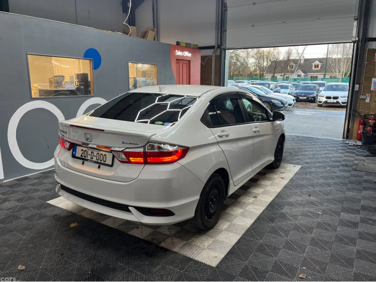 Honda Grace Saloon, Petrol Hybrid, 2020, White