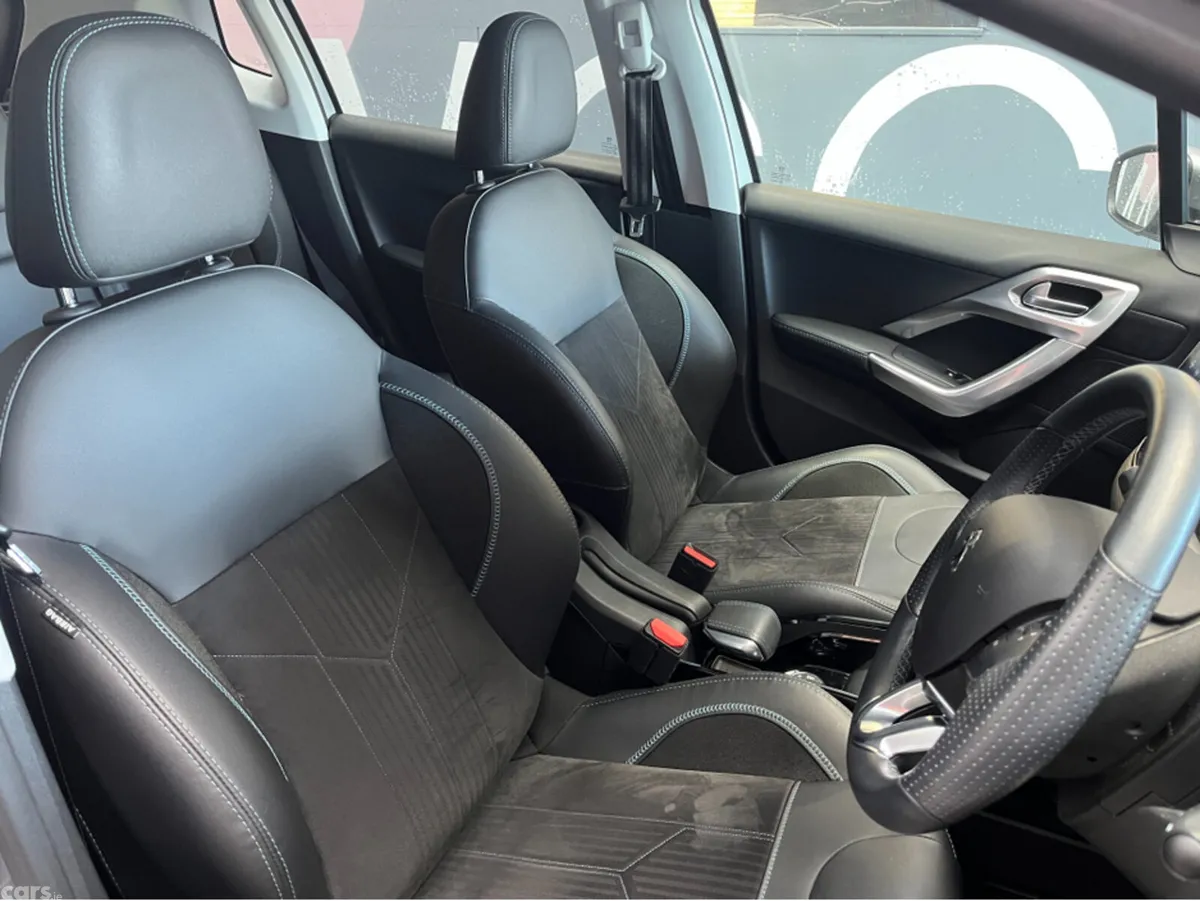 Peugeot 2008 Hatchback, Petrol, 2020, Grey