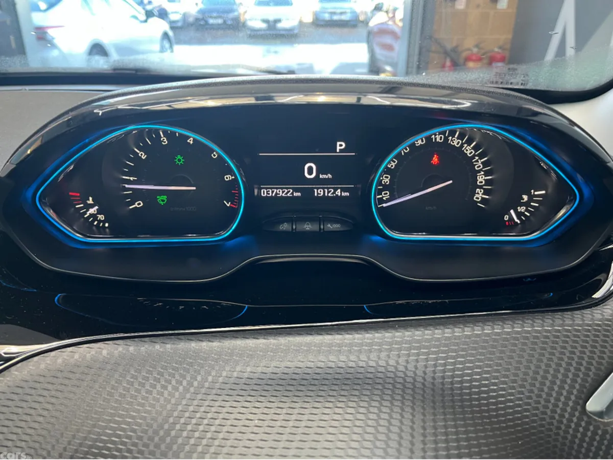Peugeot 2008 Hatchback, Petrol, 2020, Grey