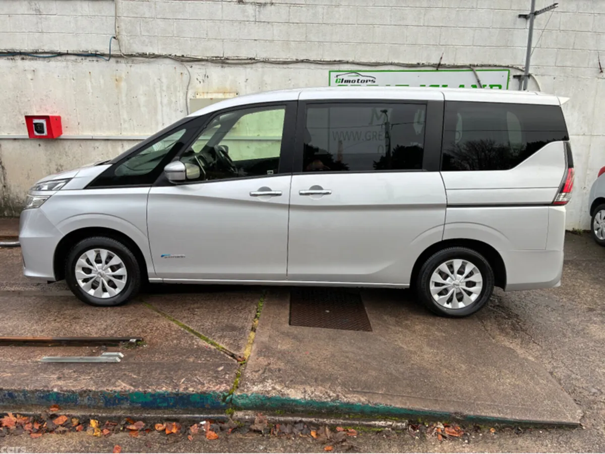 Nissan Serena MPV, Petrol Hybrid, 2017, Silver