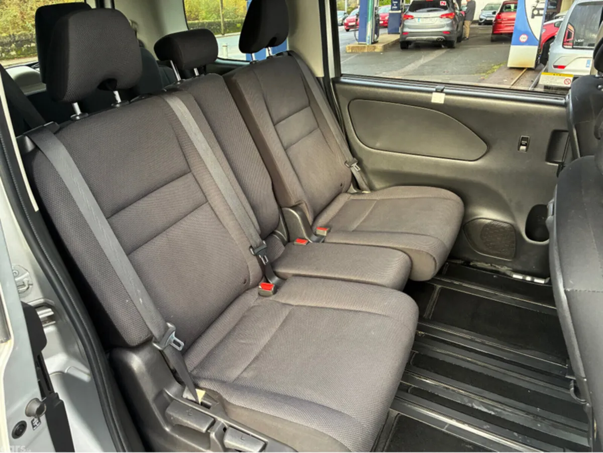Nissan Serena MPV, Petrol Hybrid, 2017, Silver