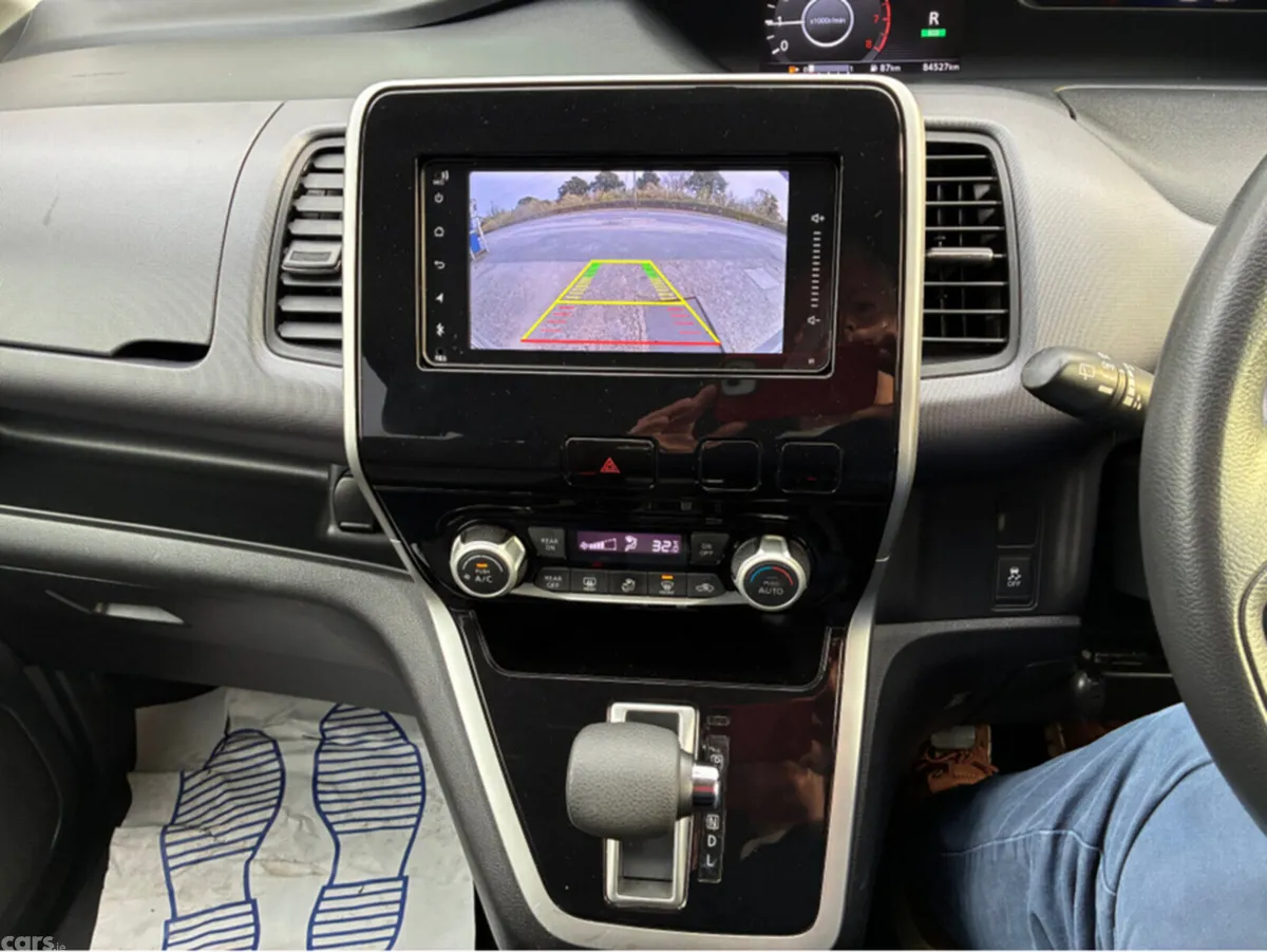 Nissan Serena MPV, Petrol Hybrid, 2017, Silver