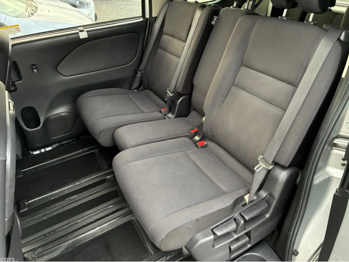 Nissan Serena MPV, Petrol Hybrid, 2017, Silver
