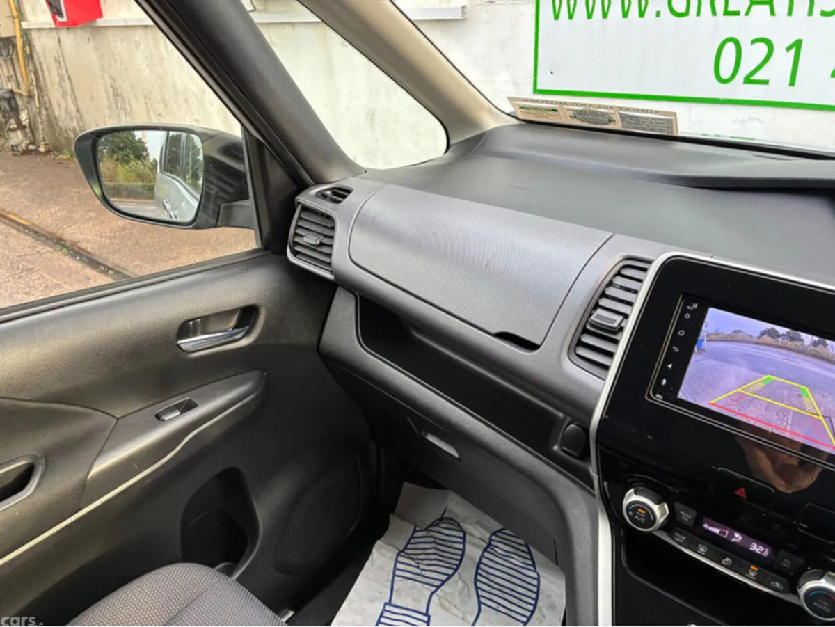 Nissan Serena MPV, Petrol Hybrid, 2017, Silver