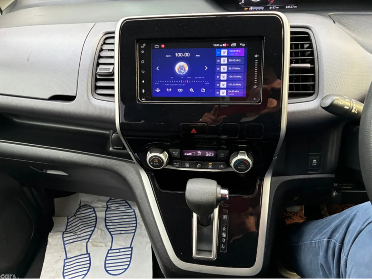 Nissan Serena MPV, Petrol Hybrid, 2017, Silver
