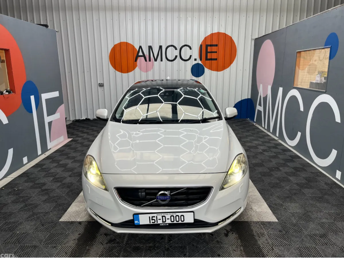 Volvo V40 Hatchback, Petrol, 2015, White