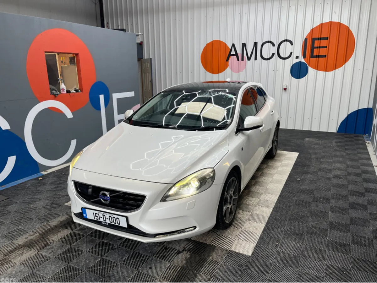 Volvo V40 Hatchback, Petrol, 2015, White