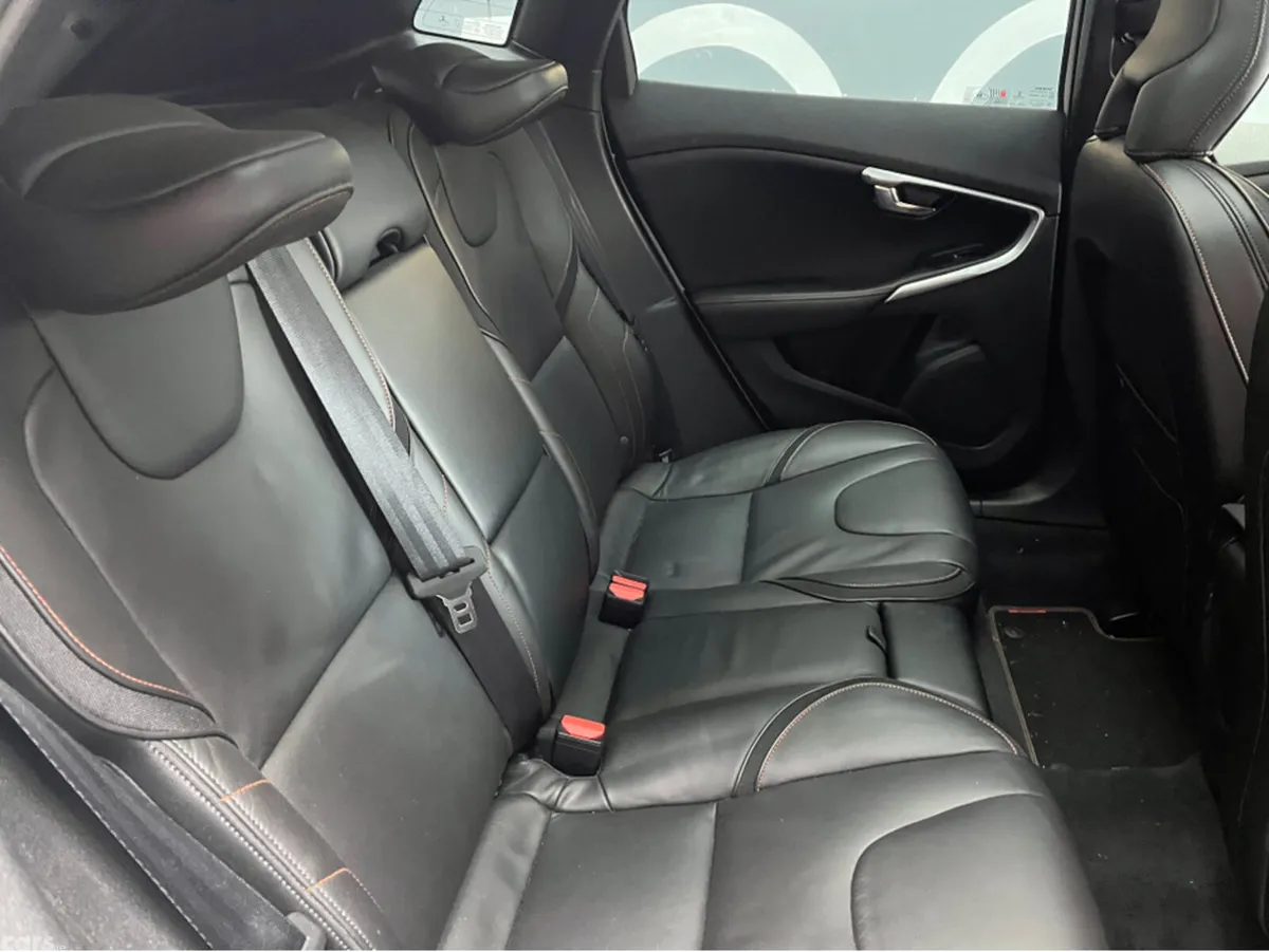 Volvo V40 Hatchback, Petrol, 2015, White