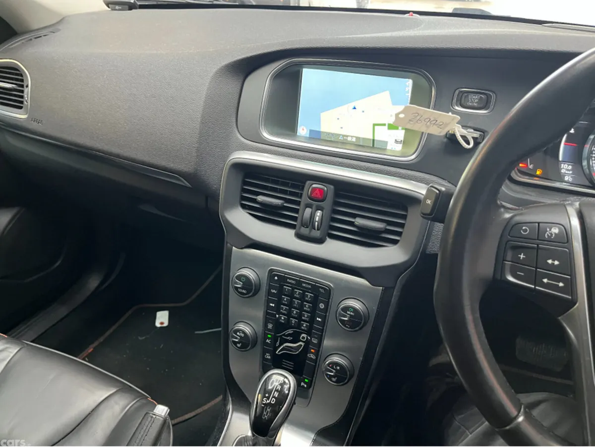 Volvo V40 Hatchback, Petrol, 2015, White