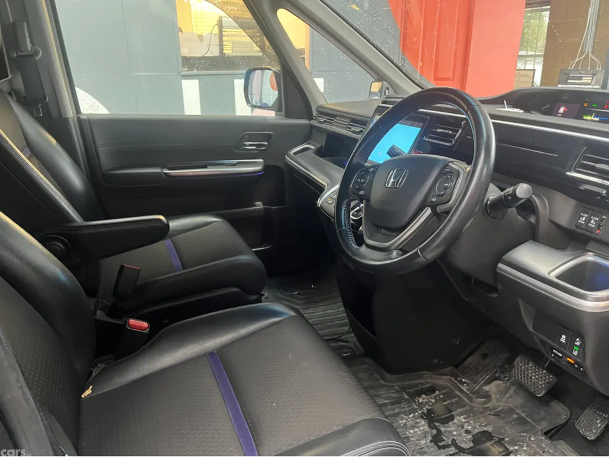 Honda Stepwagon MPV, Petrol Hybrid, 2020, Black