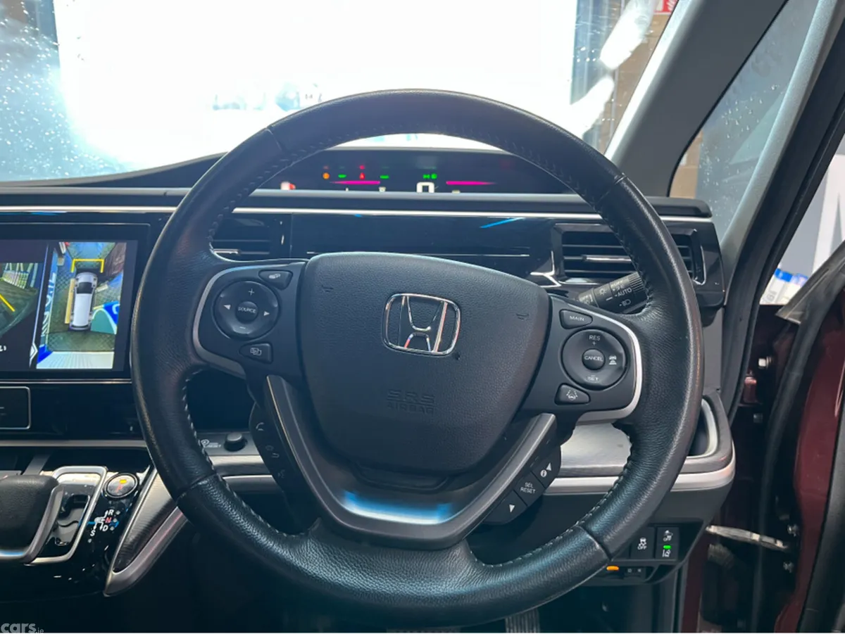 Honda Stepwagon MPV, Petrol Hybrid, 2020, Red