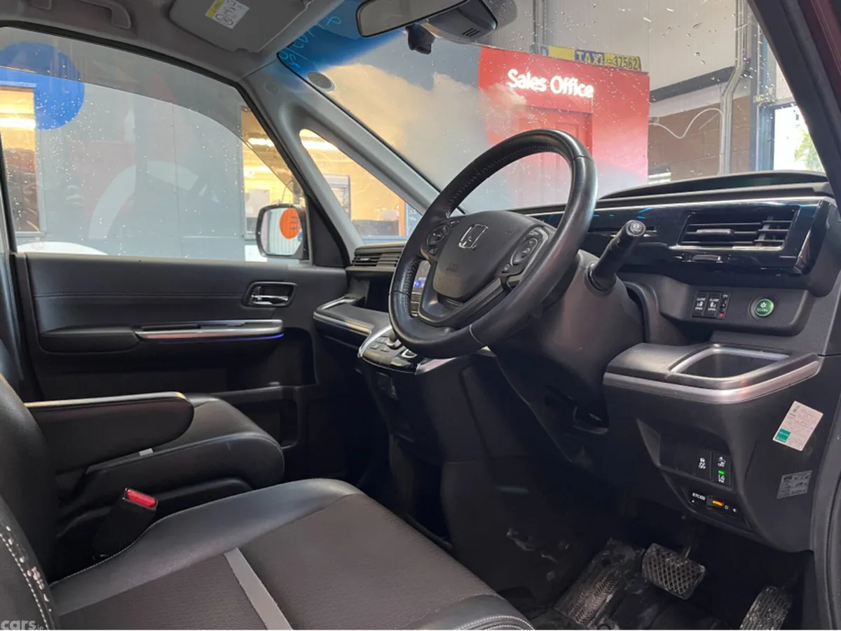 Honda Stepwagon MPV, Petrol Hybrid, 2020, Red