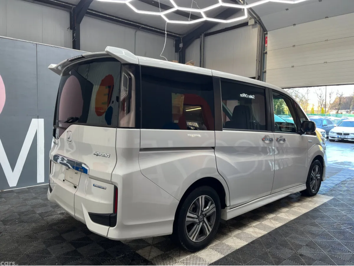 Honda Stepwagon MPV, Petrol Hybrid, 2019, White